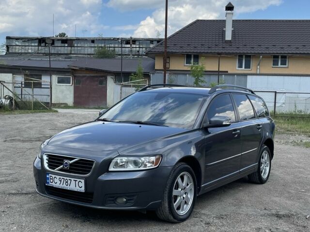 Серый Вольво В50, объемом двигателя 2 л и пробегом 301 тыс. км за 7800 $, фото 1 на Automoto.ua