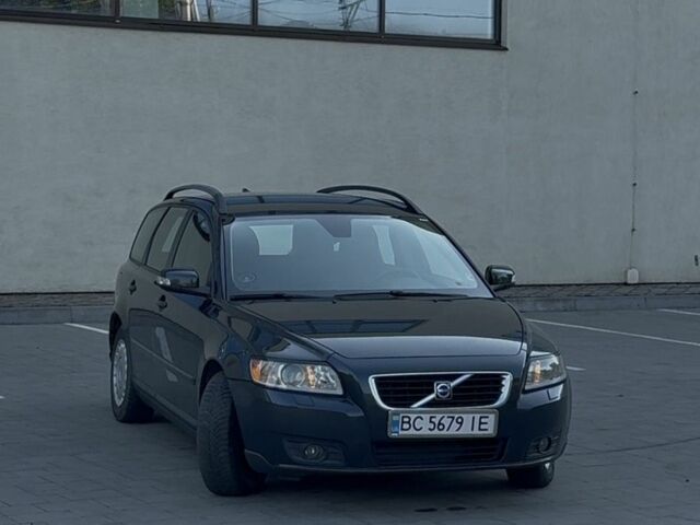 Серый Вольво В50, объемом двигателя 1.6 л и пробегом 299 тыс. км за 6762 $, фото 1 на Automoto.ua