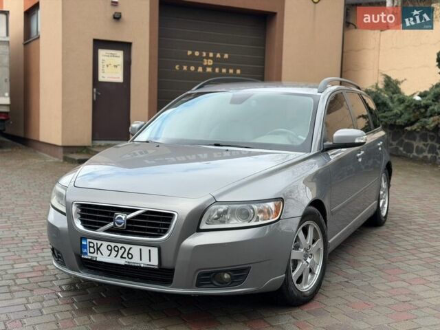 Серый Вольво В50, объемом двигателя 2 л и пробегом 280 тыс. км за 5650 $, фото 1 на Automoto.ua