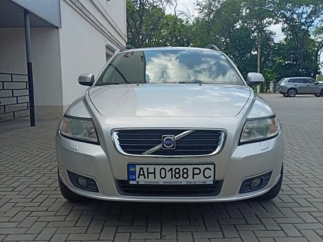 Сірий Вольво V50, об'ємом двигуна 1.6 л та пробігом 282 тис. км за 7500 $, фото 1 на Automoto.ua