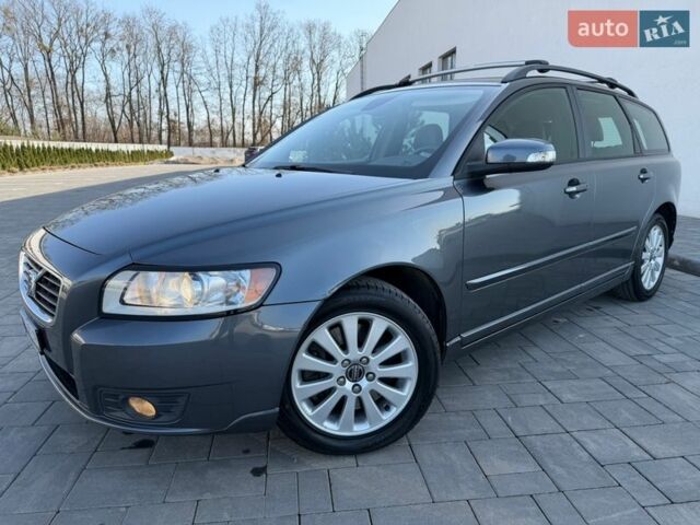 Сірий Вольво V50, об'ємом двигуна 2 л та пробігом 133 тис. км за 8250 $, фото 1 на Automoto.ua