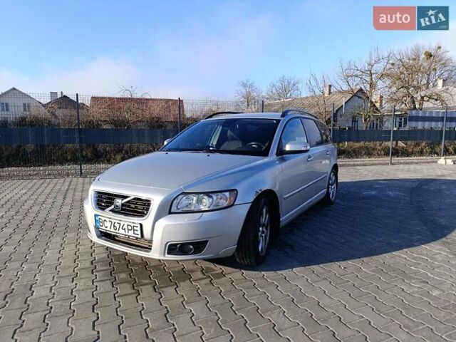 Сірий Вольво V50, об'ємом двигуна 1.56 л та пробігом 258 тис. км за 5300 $, фото 1 на Automoto.ua