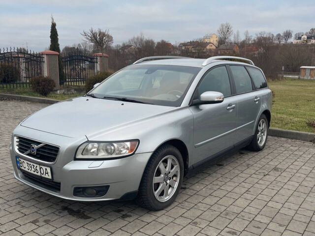 Сірий Вольво V50, об'ємом двигуна 1.6 л та пробігом 245 тис. км за 6600 $, фото 1 на Automoto.ua