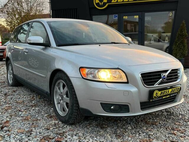 Серый Вольво В50, объемом двигателя 1.6 л и пробегом 217 тыс. км за 6800 $, фото 1 на Automoto.ua
