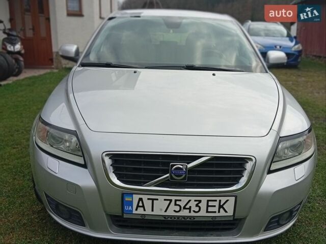 Серый Вольво В50, объемом двигателя 1.56 л и пробегом 217 тыс. км за 5999 $, фото 1 на Automoto.ua