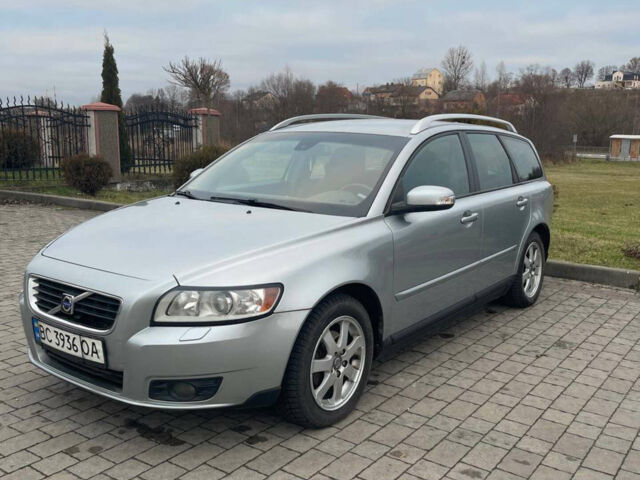 Сірий Вольво V50, об'ємом двигуна 1.6 л та пробігом 245 тис. км за 6500 $, фото 1 на Automoto.ua
