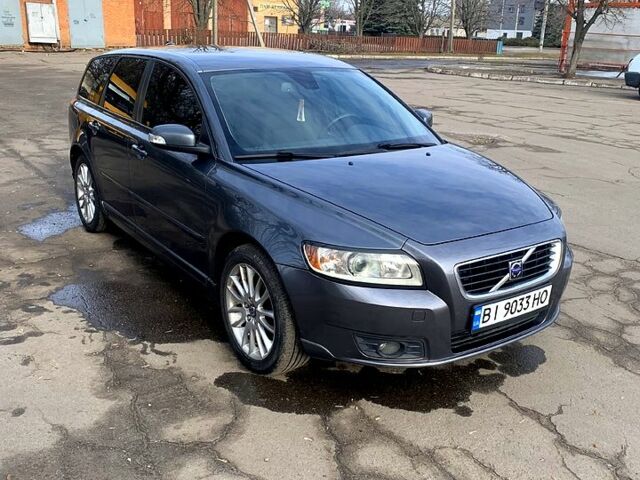 Серый Вольво В50, объемом двигателя 2 л и пробегом 267 тыс. км за 6350 $, фото 1 на Automoto.ua