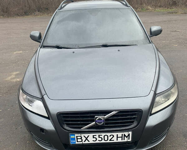 Серый Вольво В50, объемом двигателя 1.56 л и пробегом 263 тыс. км за 5500 $, фото 1 на Automoto.ua
