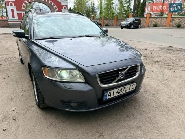 Серый Вольво В50, объемом двигателя 1.56 л и пробегом 289 тыс. км за 5900 $, фото 1 на Automoto.ua