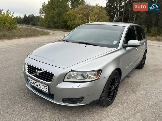 Сірий Вольво V50, об'ємом двигуна 2 л та пробігом 241 тис. км за 7500 $, фото 1 на Automoto.ua