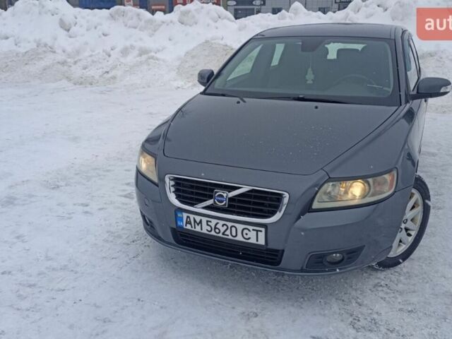 Серый Вольво В50, объемом двигателя 2 л и пробегом 322 тыс. км за 6300 $, фото 1 на Automoto.ua