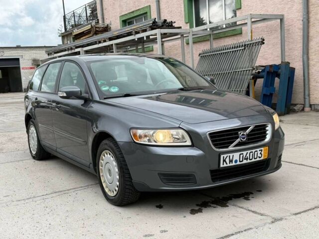 Серый Вольво В50, объемом двигателя 1.6 л и пробегом 256 тыс. км за 2750 $, фото 1 на Automoto.ua