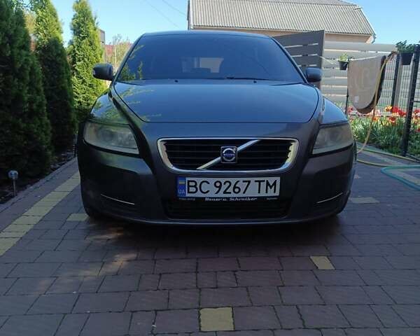 Серый Вольво В50, объемом двигателя 1.56 л и пробегом 383 тыс. км за 6200 $, фото 1 на Automoto.ua