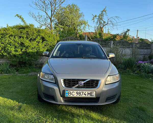 Серый Вольво В50, объемом двигателя 1.6 л и пробегом 276 тыс. км за 5800 $, фото 1 на Automoto.ua