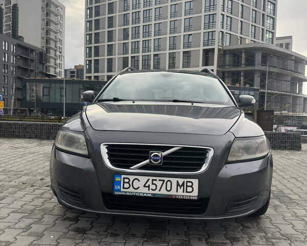 Серый Вольво В50, объемом двигателя 1.6 л и пробегом 323 тыс. км за 4999 $, фото 1 на Automoto.ua