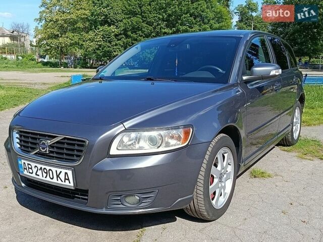 Сірий Вольво V50, об'ємом двигуна 2 л та пробігом 258 тис. км за 7500 $, фото 1 на Automoto.ua