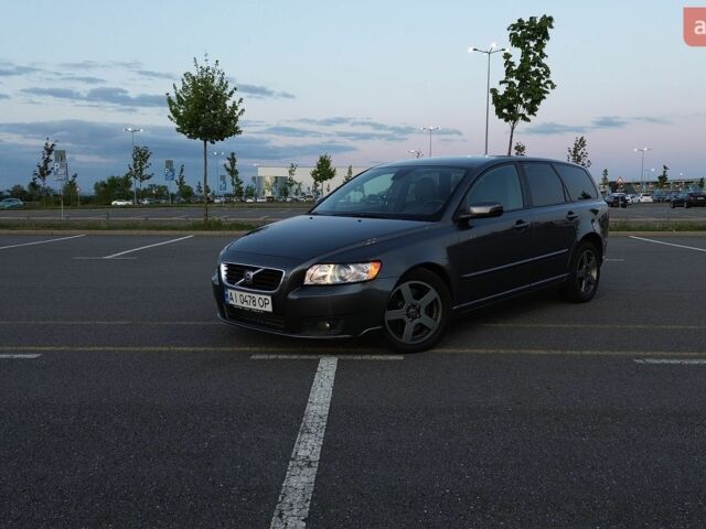 Сірий Вольво V50, об'ємом двигуна 2.4 л та пробігом 233 тис. км за 7681 $, фото 1 на Automoto.ua