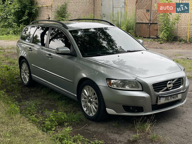Сірий Вольво V50, об'ємом двигуна 2 л та пробігом 300 тис. км за 7500 $, фото 1 на Automoto.ua