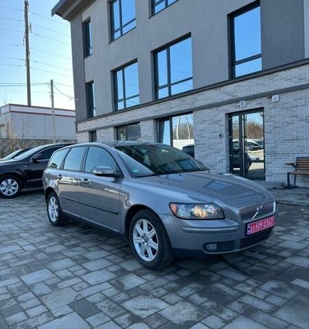 Серый Вольво В50, объемом двигателя 1.8 л и пробегом 215 тыс. км за 6200 $, фото 1 на Automoto.ua