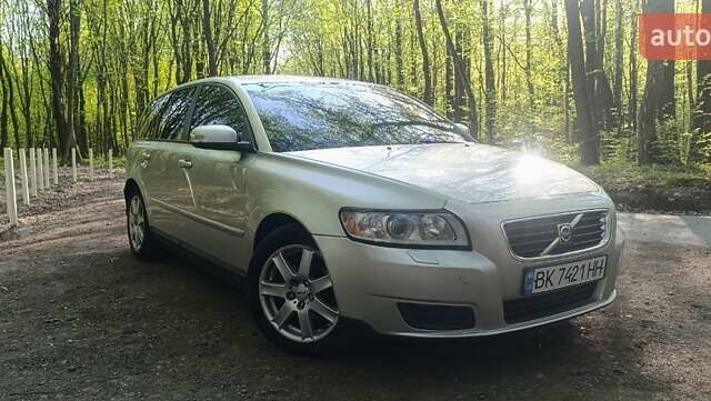 Сірий Вольво V50, об'ємом двигуна 1.6 л та пробігом 404 тис. км за 5500 $, фото 1 на Automoto.ua