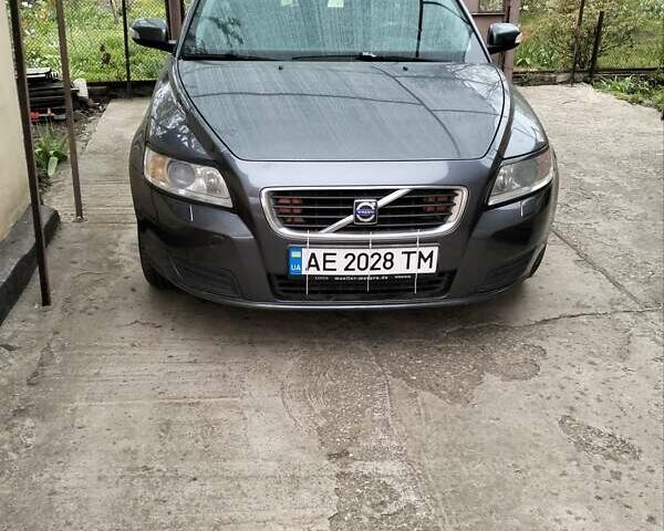 Серый Вольво В50, объемом двигателя 1.6 л и пробегом 290 тыс. км за 6000 $, фото 1 на Automoto.ua