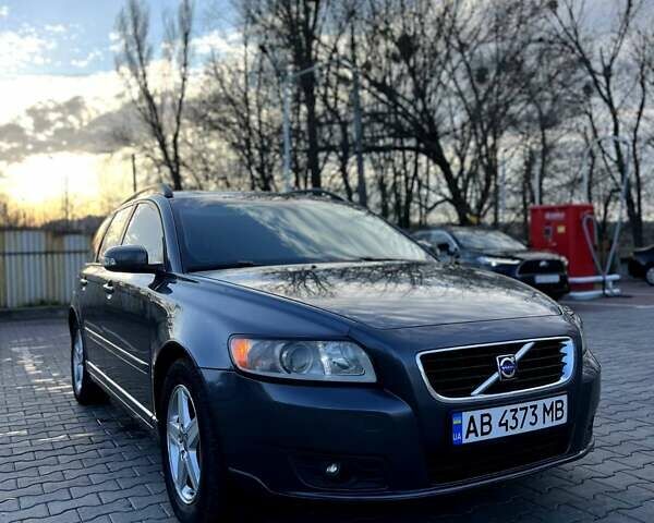 Сірий Вольво V50, об'ємом двигуна 2 л та пробігом 250 тис. км за 8300 $, фото 1 на Automoto.ua