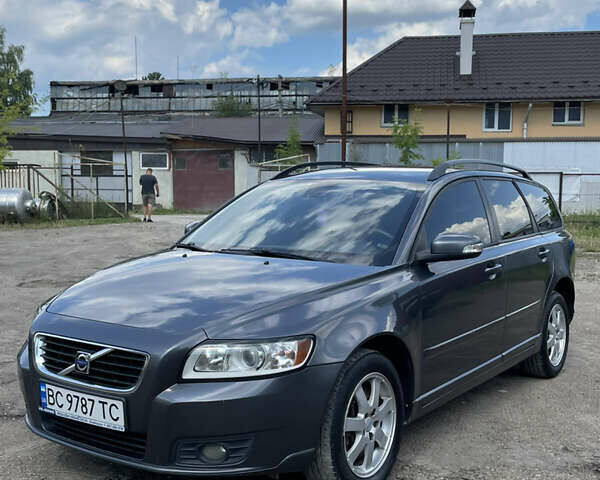 Сірий Вольво V50, об'ємом двигуна 2 л та пробігом 301 тис. км за 7800 $, фото 1 на Automoto.ua