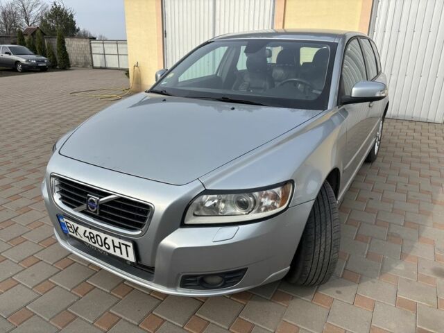 Сірий Вольво V50, об'ємом двигуна 2.4 л та пробігом 240 тис. км за 6700 $, фото 1 на Automoto.ua