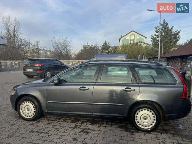 Серый Вольво В50, объемом двигателя 1.6 л и пробегом 321 тыс. км за 4000 $, фото 1 на Automoto.ua