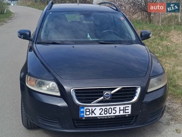 Серый Вольво В50, объемом двигателя 1.56 л и пробегом 230 тыс. км за 5999 $, фото 1 на Automoto.ua