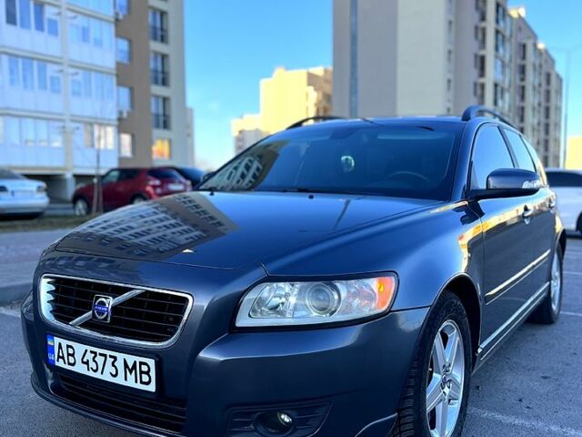 Серый Вольво В50, объемом двигателя 2 л и пробегом 250 тыс. км за 8000 $, фото 1 на Automoto.ua