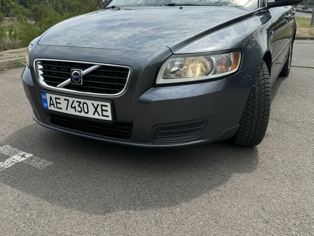 Серый Вольво В50, объемом двигателя 1.6 л и пробегом 270 тыс. км за 6800 $, фото 1 на Automoto.ua