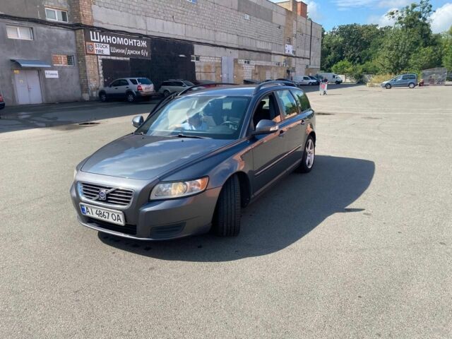 Серый Вольво В50, объемом двигателя 1.6 л и пробегом 280 тыс. км за 6500 $, фото 1 на Automoto.ua