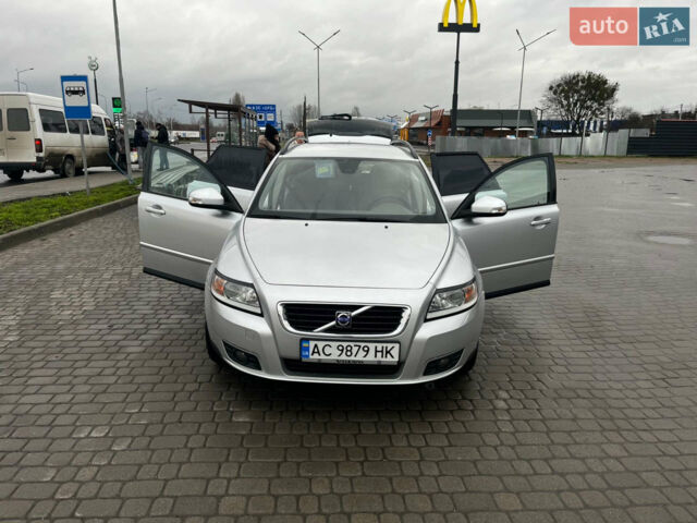 Сірий Вольво V50, об'ємом двигуна 2 л та пробігом 264 тис. км за 8500 $, фото 1 на Automoto.ua