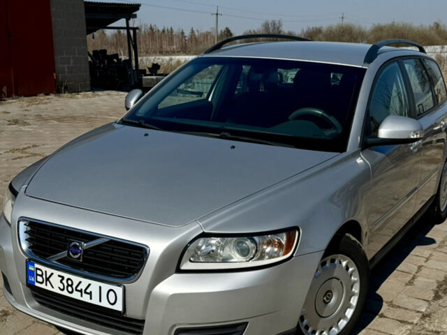 Серый Вольво В50, объемом двигателя 1.6 л и пробегом 225 тыс. км за 7900 $, фото 1 на Automoto.ua