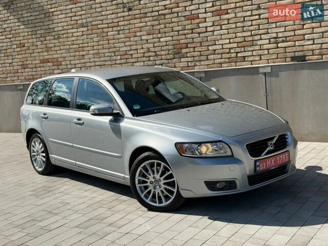 Сірий Вольво V50, об'ємом двигуна 2 л та пробігом 253 тис. км за 7000 $, фото 1 на Automoto.ua