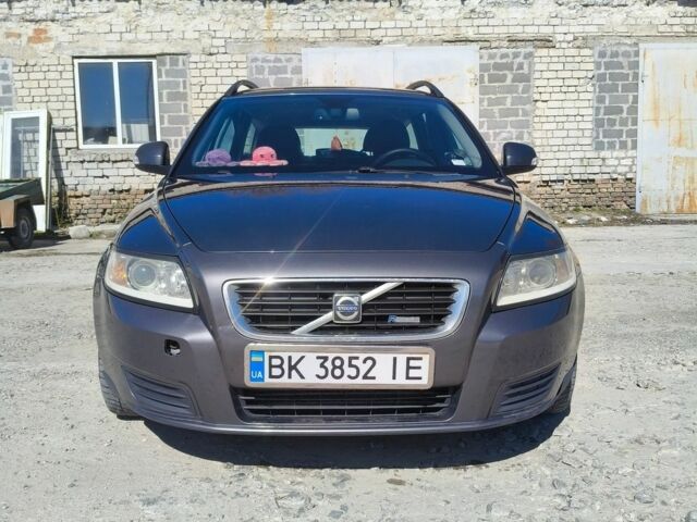Сірий Вольво V50, об'ємом двигуна 1.56 л та пробігом 273 тис. км за 7000 $, фото 1 на Automoto.ua