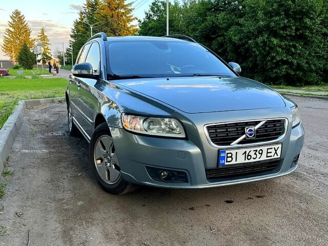 Сірий Вольво V50, об'ємом двигуна 1.6 л та пробігом 315 тис. км за 7200 $, фото 1 на Automoto.ua