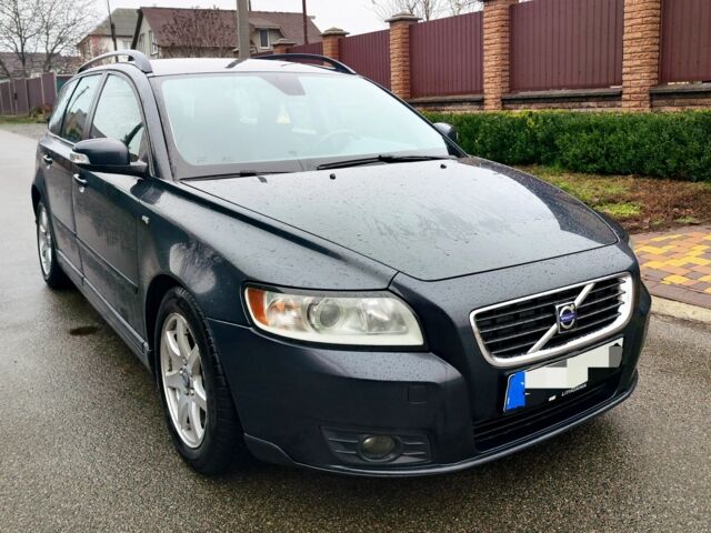 Серый Вольво В50, объемом двигателя 1.6 л и пробегом 316 тыс. км за 2800 $, фото 1 на Automoto.ua