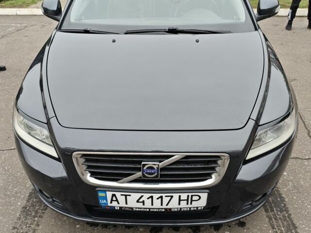 Серый Вольво В50, объемом двигателя 1.6 л и пробегом 265 тыс. км за 8999 $, фото 1 на Automoto.ua