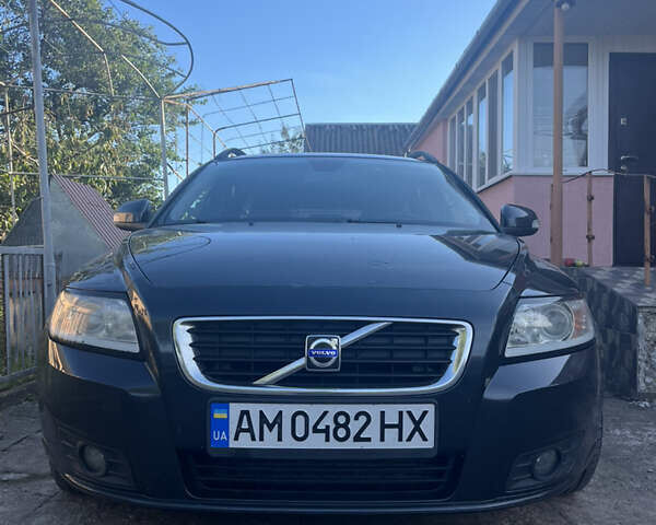 Сірий Вольво V50, об'ємом двигуна 1.56 л та пробігом 302 тис. км за 7000 $, фото 1 на Automoto.ua