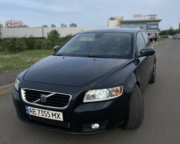 Серый Вольво В50, объемом двигателя 1.6 л и пробегом 310 тыс. км за 6800 $, фото 1 на Automoto.ua