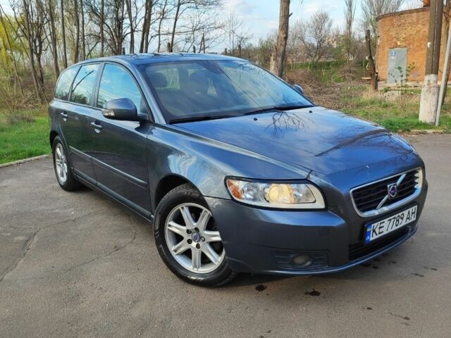 Сірий Вольво V50, об'ємом двигуна 1.6 л та пробігом 250 тис. км за 6200 $, фото 1 на Automoto.ua