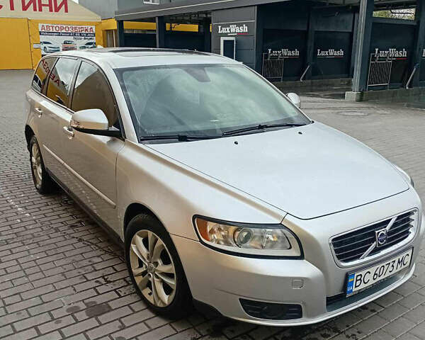 Серый Вольво В50, объемом двигателя 1.6 л и пробегом 227 тыс. км за 6500 $, фото 1 на Automoto.ua