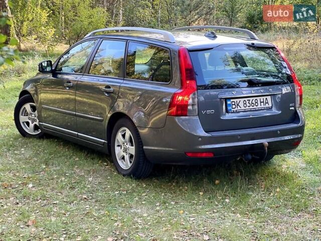 Вольво В50 2009 в Радивилове на Automoto.ua Серый Вольво В50, объемом двигателя 1.6 л и пробегом 275 тыс. км за 6900 $, фото 1 на Automoto.ua