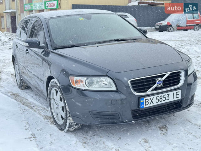 Сірий Вольво V50, об'ємом двигуна 2 л та пробігом 252 тис. км за 7999 $, фото 1 на Automoto.ua