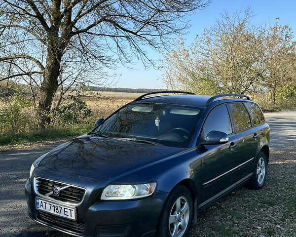 Серый Вольво В50, объемом двигателя 1.56 л и пробегом 221 тыс. км за 6300 $, фото 1 на Automoto.ua