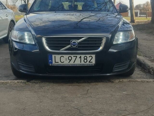 Сірий Вольво V50, об'ємом двигуна 0 л та пробігом 249 тис. км за 3600 $, фото 1 на Automoto.ua
