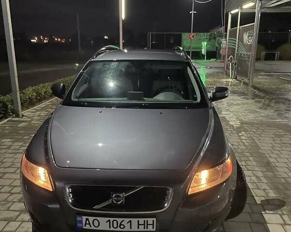 Серый Вольво В50, объемом двигателя 1.6 л и пробегом 198 тыс. км за 5500 $, фото 1 на Automoto.ua