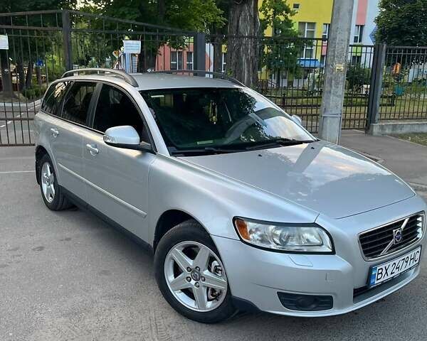 Серый Вольво В50, объемом двигателя 2 л и пробегом 260 тыс. км за 8300 $, фото 1 на Automoto.ua